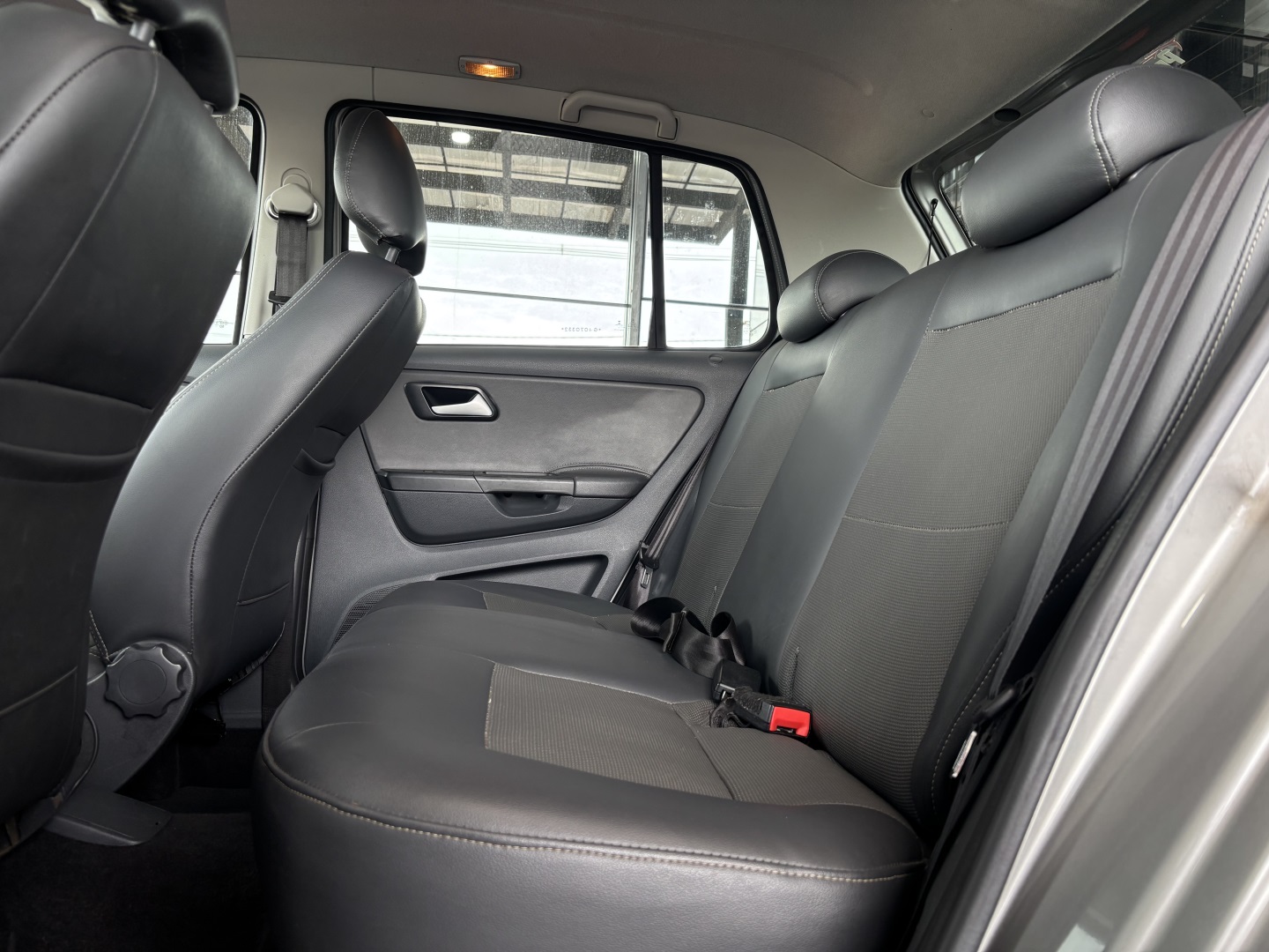Volkswagen Fox 1.6 MSI Comfortline 8V Flex 4P Manual — foto 6 de 13