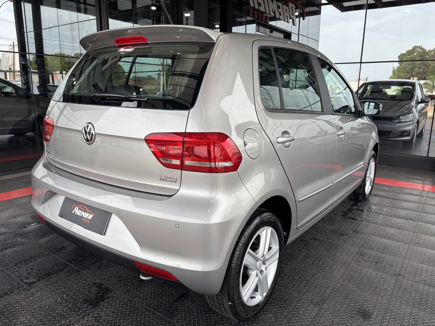 Volkswagen Fox 1.6 MSI Comfortline 8V Flex 4P Manual — foto 10 de 13