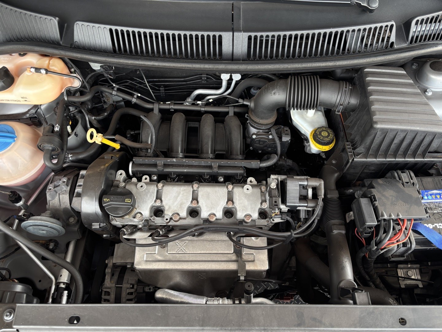 Volkswagen Fox 1.6 MSI Comfortline 8V Flex 4P Manual — foto 13 de 13