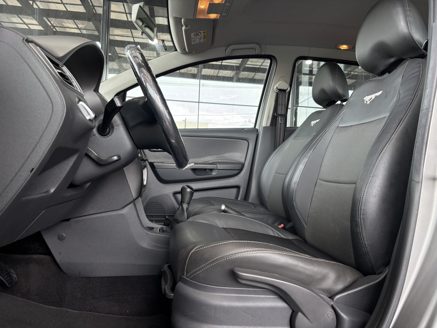 Volkswagen Fox 1.6 MSI Comfortline 8V Flex 4P Manual — foto 5 de 13