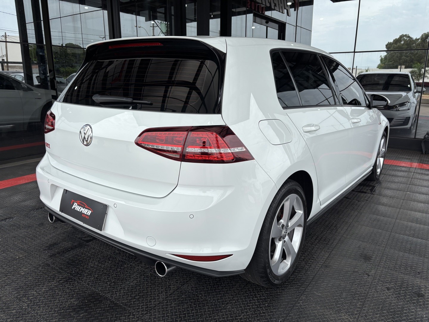 Volkswagen Golf 2.0 TSI GTI 16V Turbo Gasolina 4P Automático — foto 9 de 13
