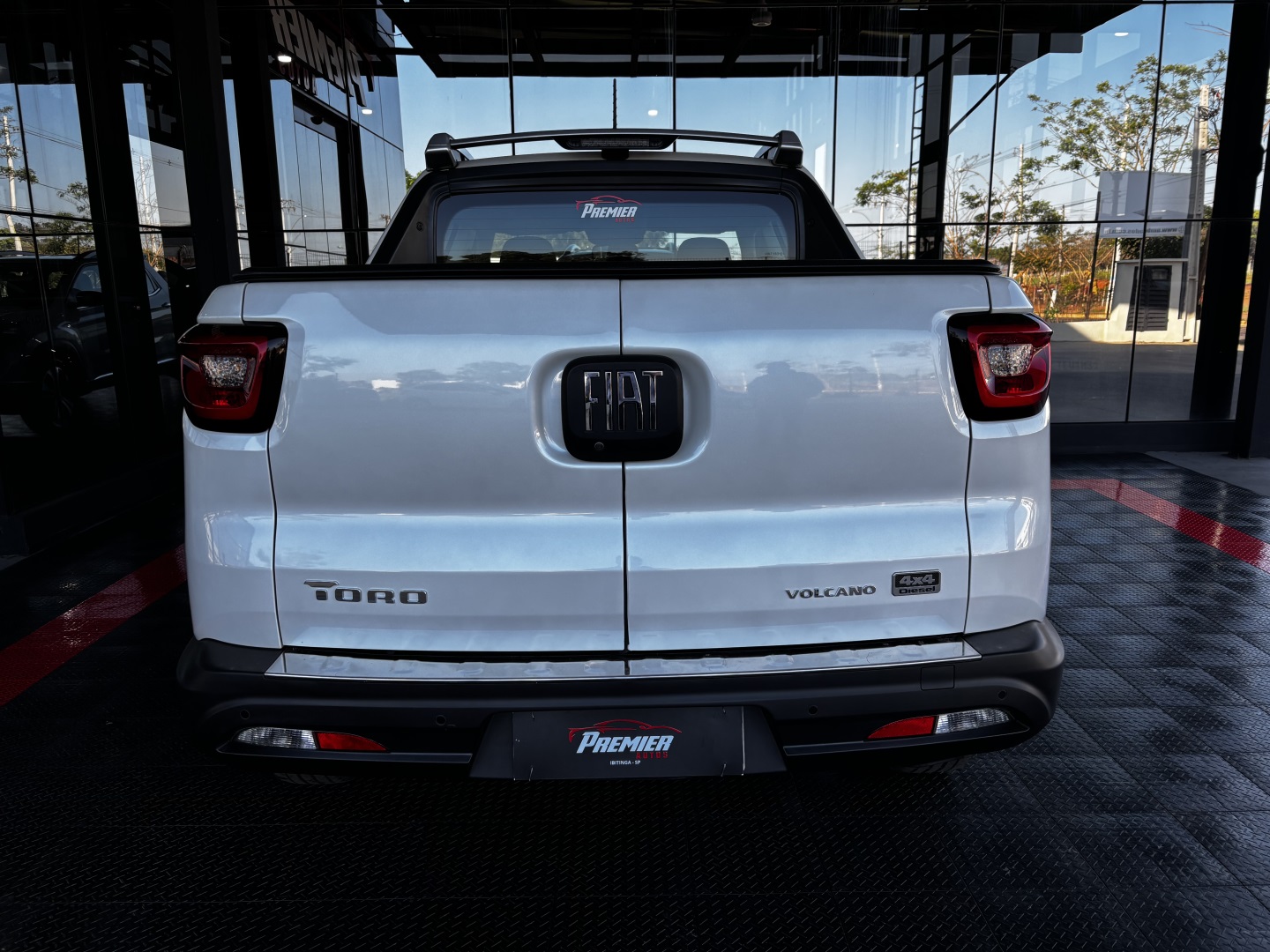 Fiat Toro 2.0 16V Turbo Diesel Volcano 4WD AT9 — foto 4 de 13