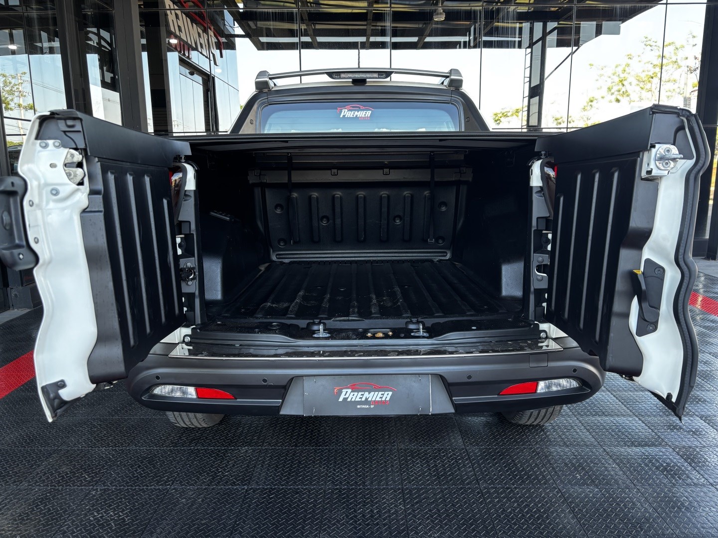 Fiat Toro 2.0 16V Turbo Diesel Volcano 4WD AT9 — foto 12 de 13