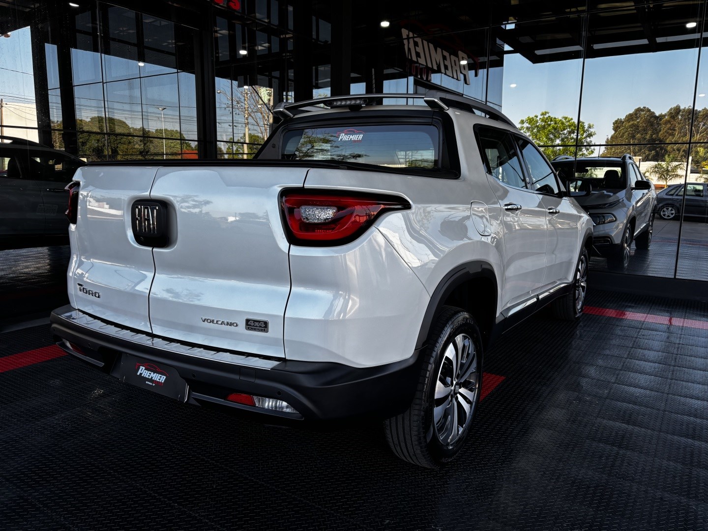Fiat Toro 2.0 16V Turbo Diesel Volcano 4WD AT9 — foto 5 de 13