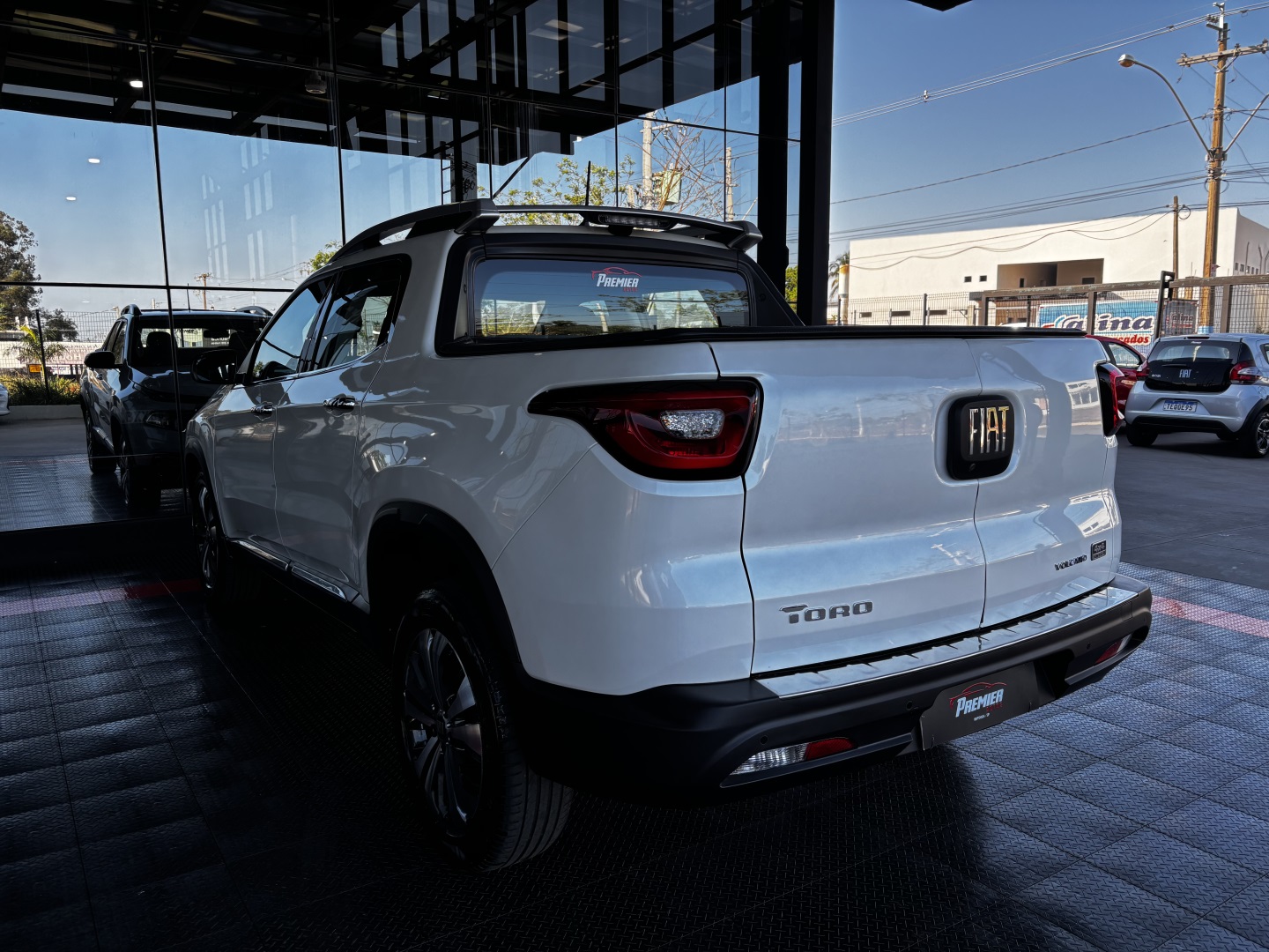 Fiat Toro 2.0 16V Turbo Diesel Volcano 4WD AT9 — foto 6 de 13