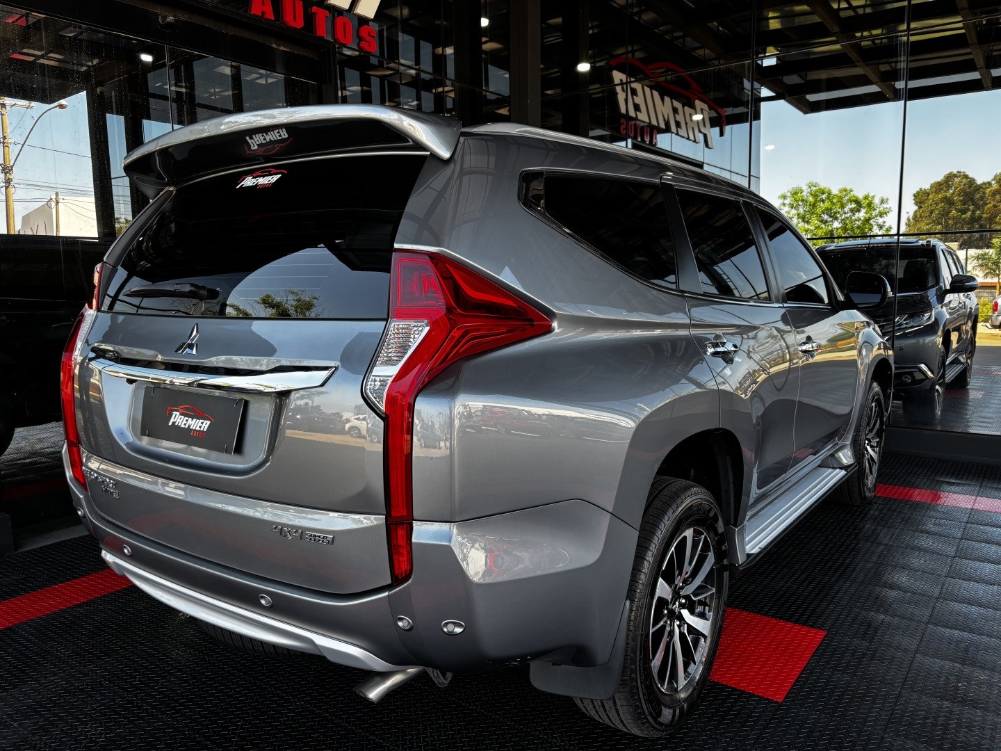 Mitsubishi Pajero Sport 2.4 16V Mivec Turbo Diesel HPE Awd Automático — foto 9 de 13