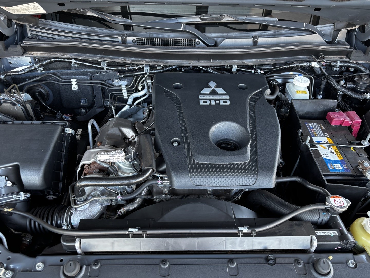 Mitsubishi Pajero Sport 2.4 16V Mivec Turbo Diesel HPE Awd Automático — foto 13 de 13