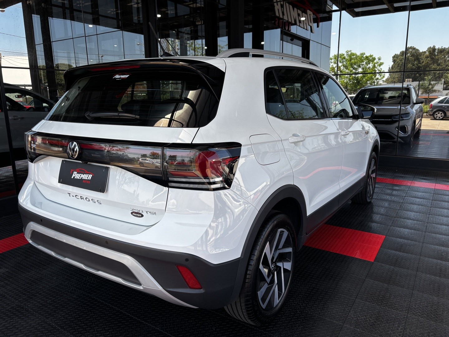 Volkswagen T-Cross 1.4 250 TSI Total Flex Highline Automático — foto 10 de 13