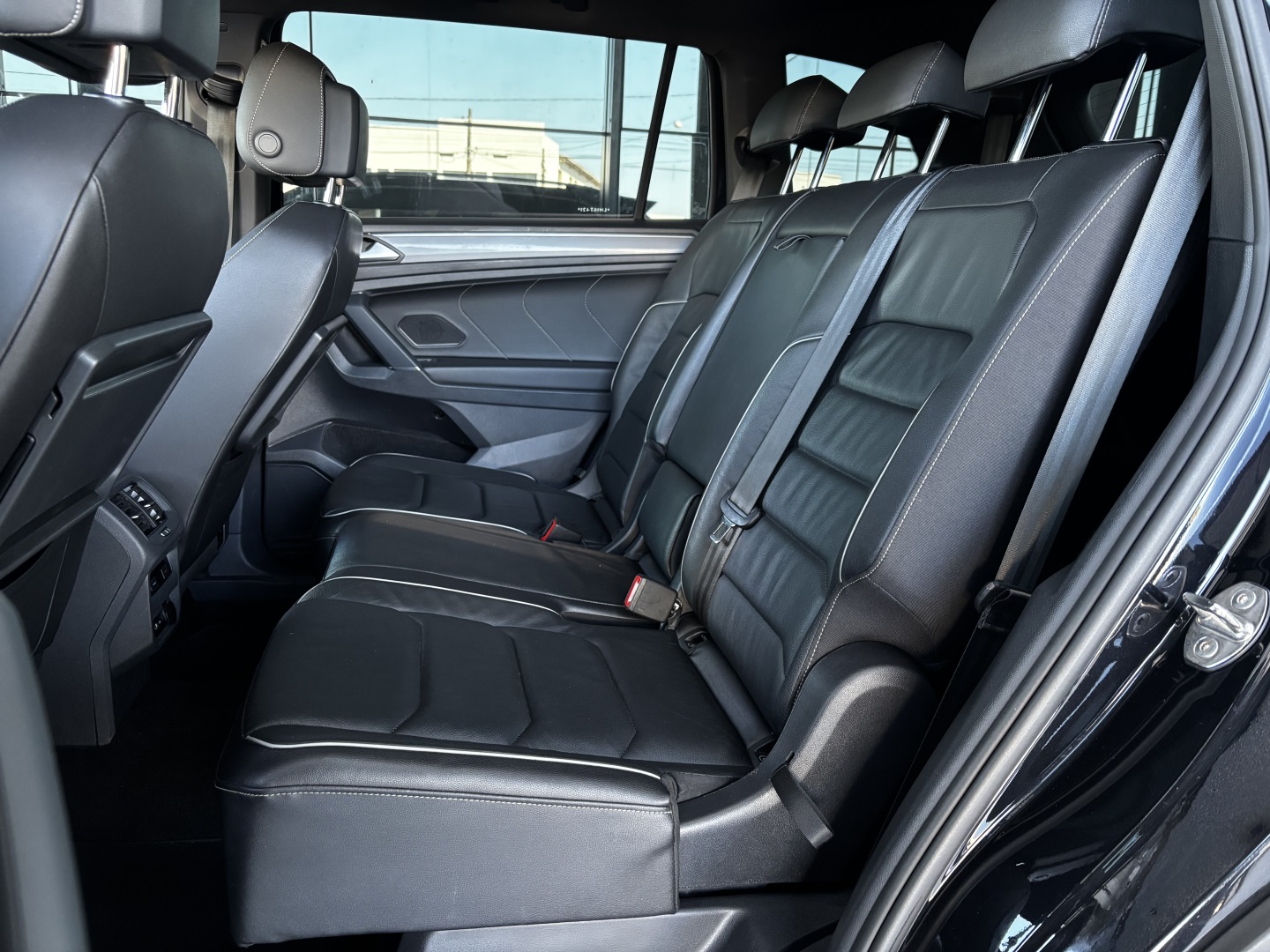 Volkswagen Tiguan 2.0 350 TSI Gasolina Allspace R-Line 4MOTION DSG — foto 6 de 13