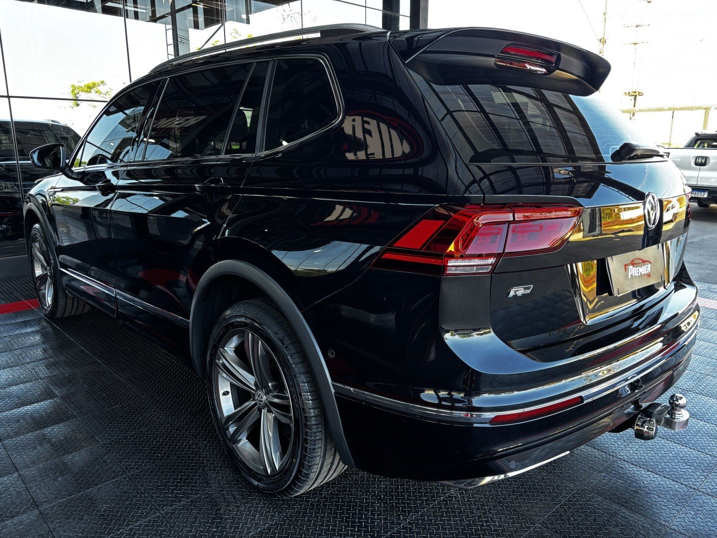 Volkswagen Tiguan 2.0 350 TSI Gasolina Allspace R-Line 4MOTION DSG — foto 10 de 13