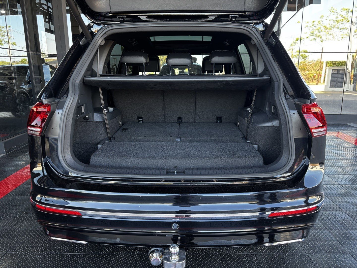 Volkswagen Tiguan 2.0 350 TSI Gasolina Allspace R-Line 4MOTION DSG — foto 12 de 13