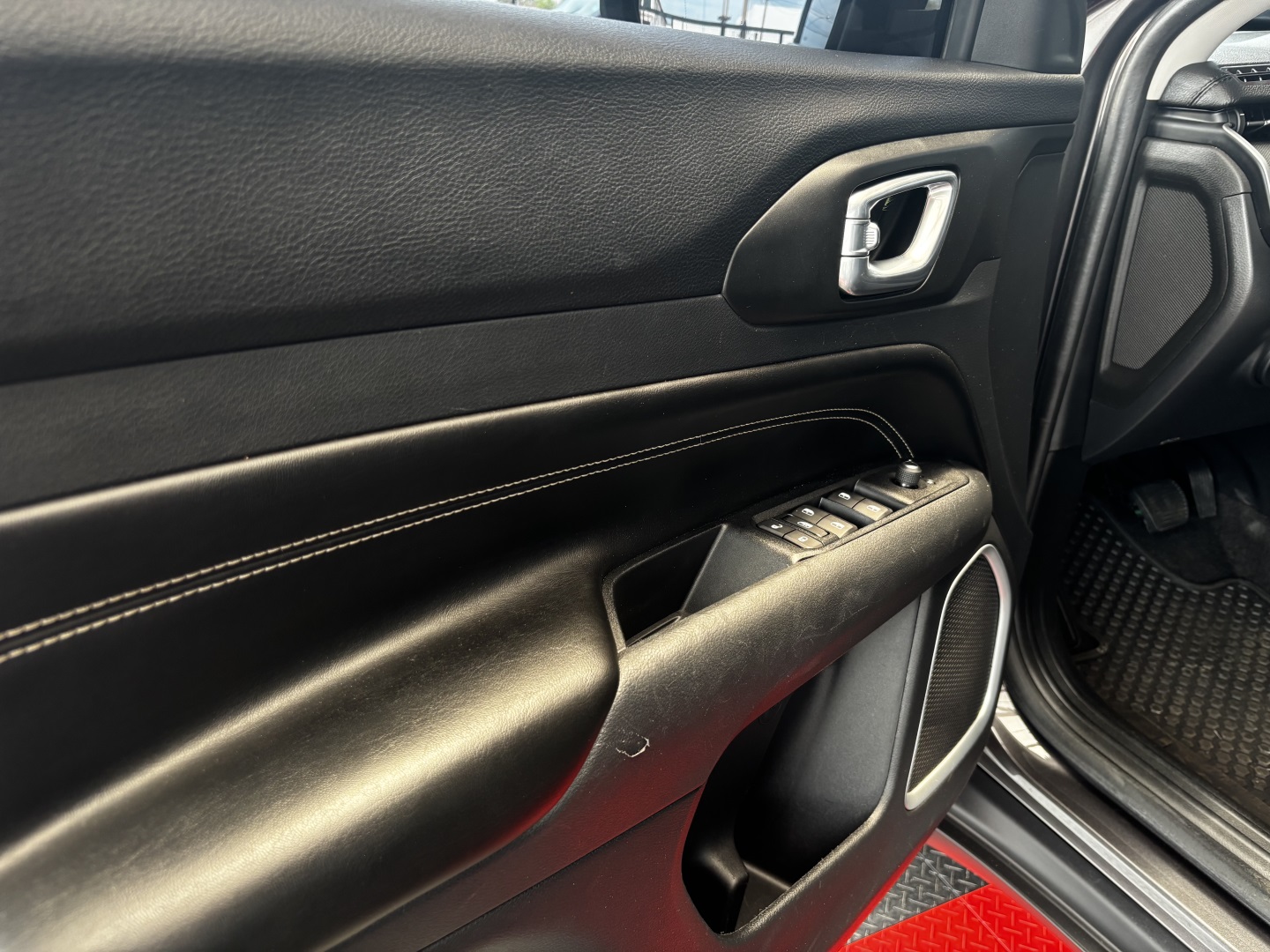 Jeep Compass 1.3 T270 Turbo Flex Sport AT6 — foto 4 de 13
