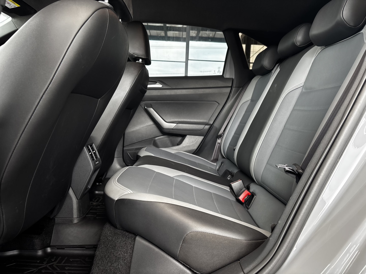 Volkswagen Nivus 1.0 200 TSI Total Flex Highline Automático — foto 5 de 13