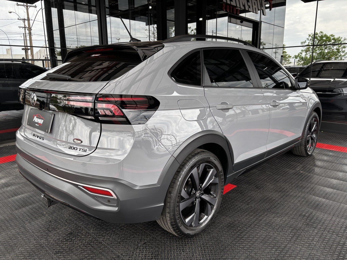 Volkswagen Nivus 1.0 200 TSI Total Flex Highline Automático — foto 9 de 13