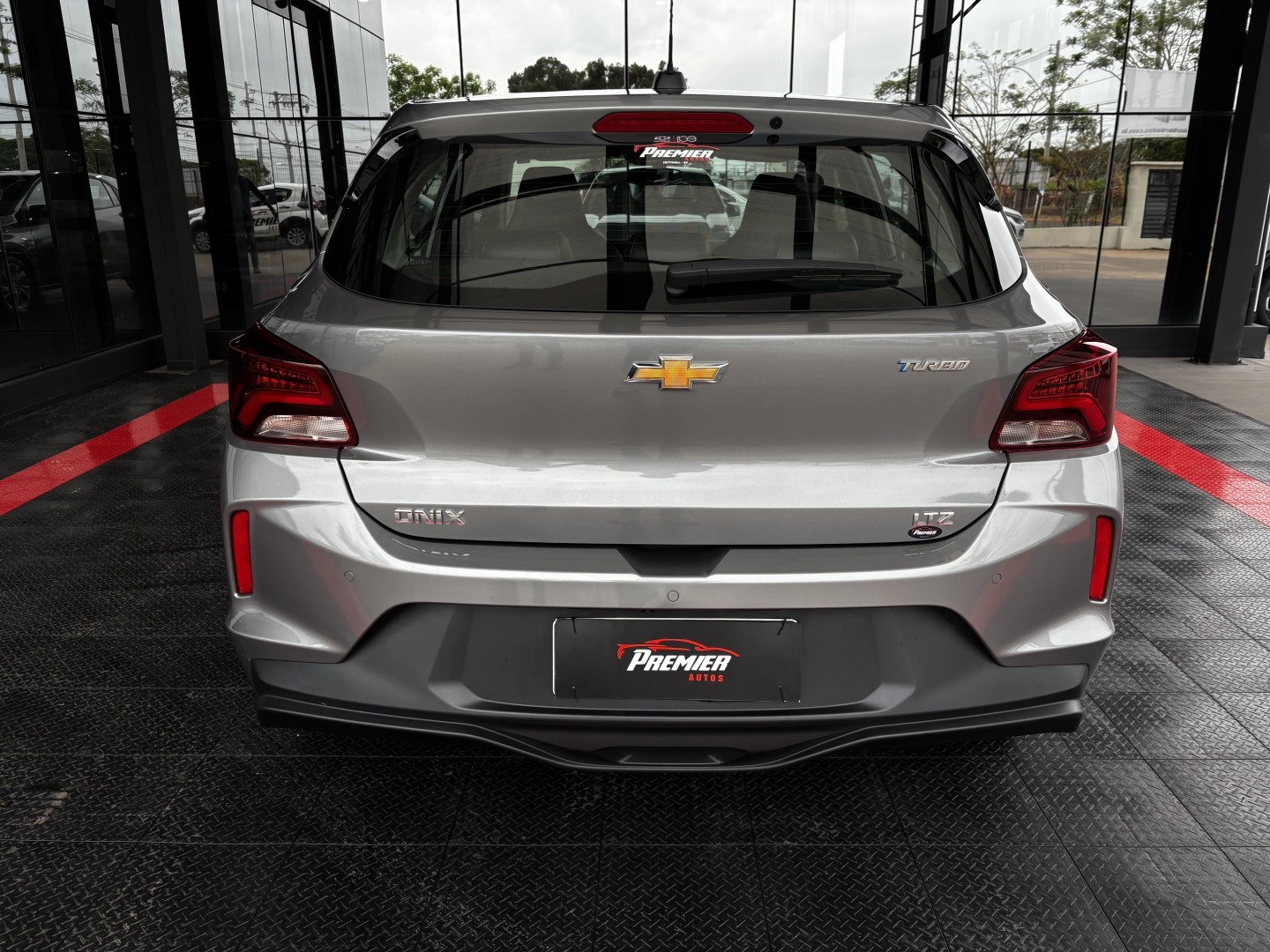 Chevrolet Onix 1.0 Turbo Flex LTZ Automático — foto 8 de 13