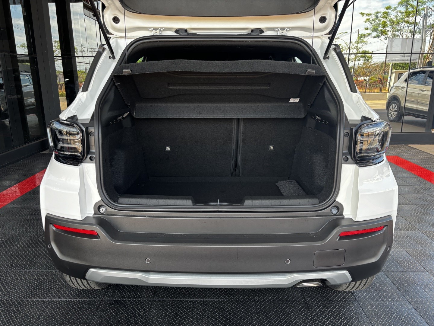Jeep Avenger 1.0 T200 Turbo Mhev Longitude CVT — foto 11 de 13