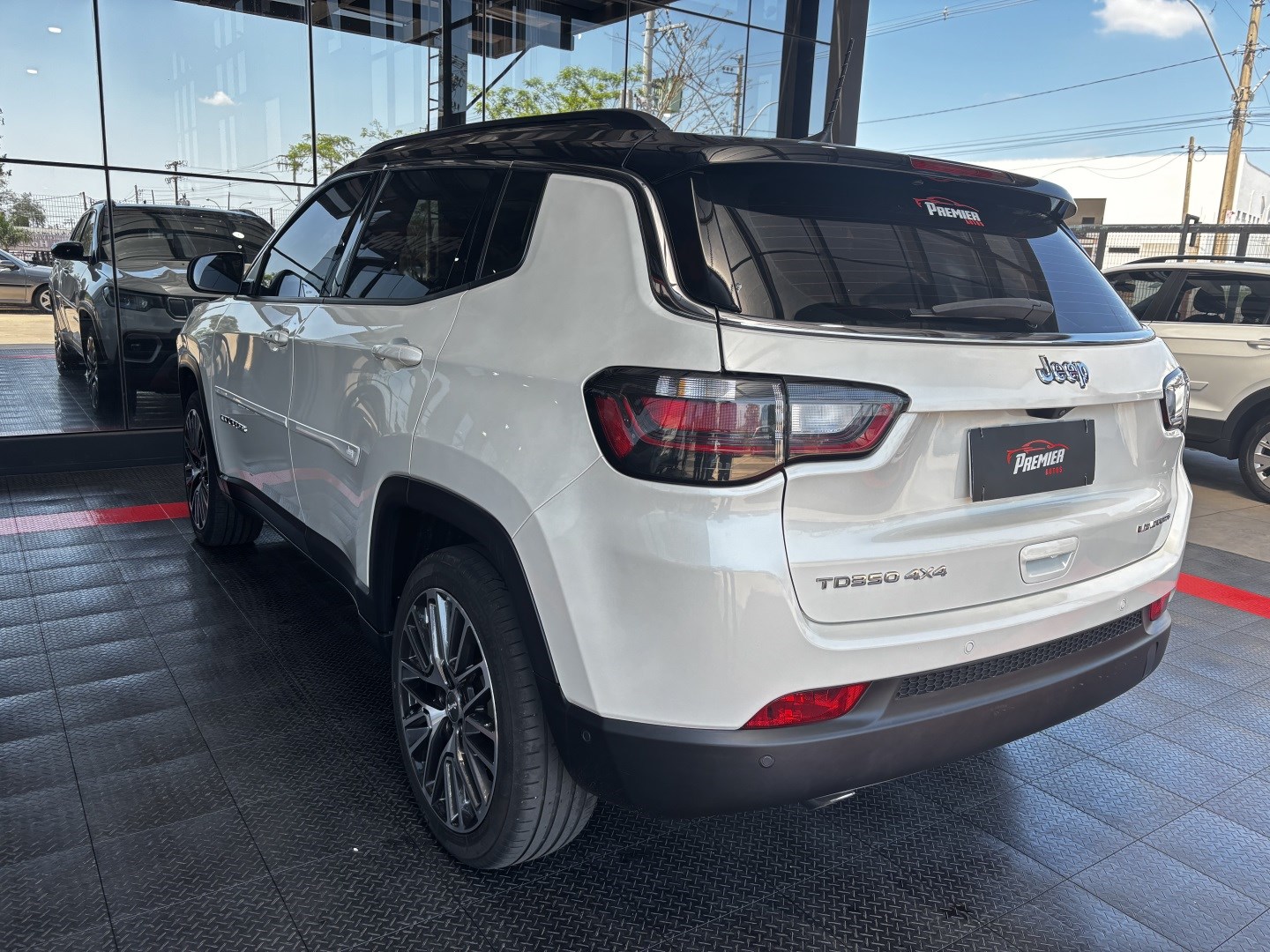 Jeep Compass 2.0 TD350 Turbo Diesel Limited AT9 — foto 10 de 13