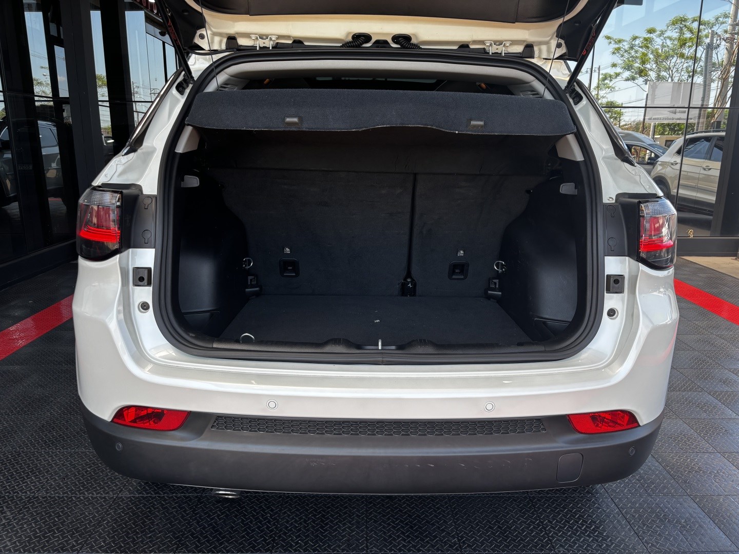 Jeep Compass 2.0 TD350 Turbo Diesel Limited AT9 — foto 11 de 13