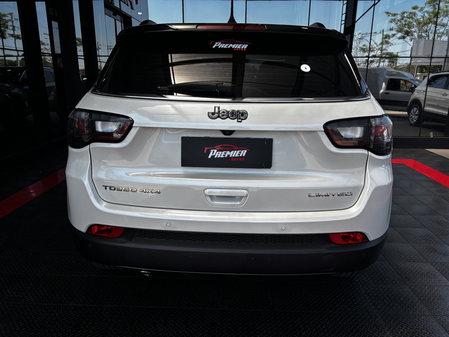 Jeep Compass 2.0 TD350 Turbo Diesel Limited AT9 — foto 8 de 13