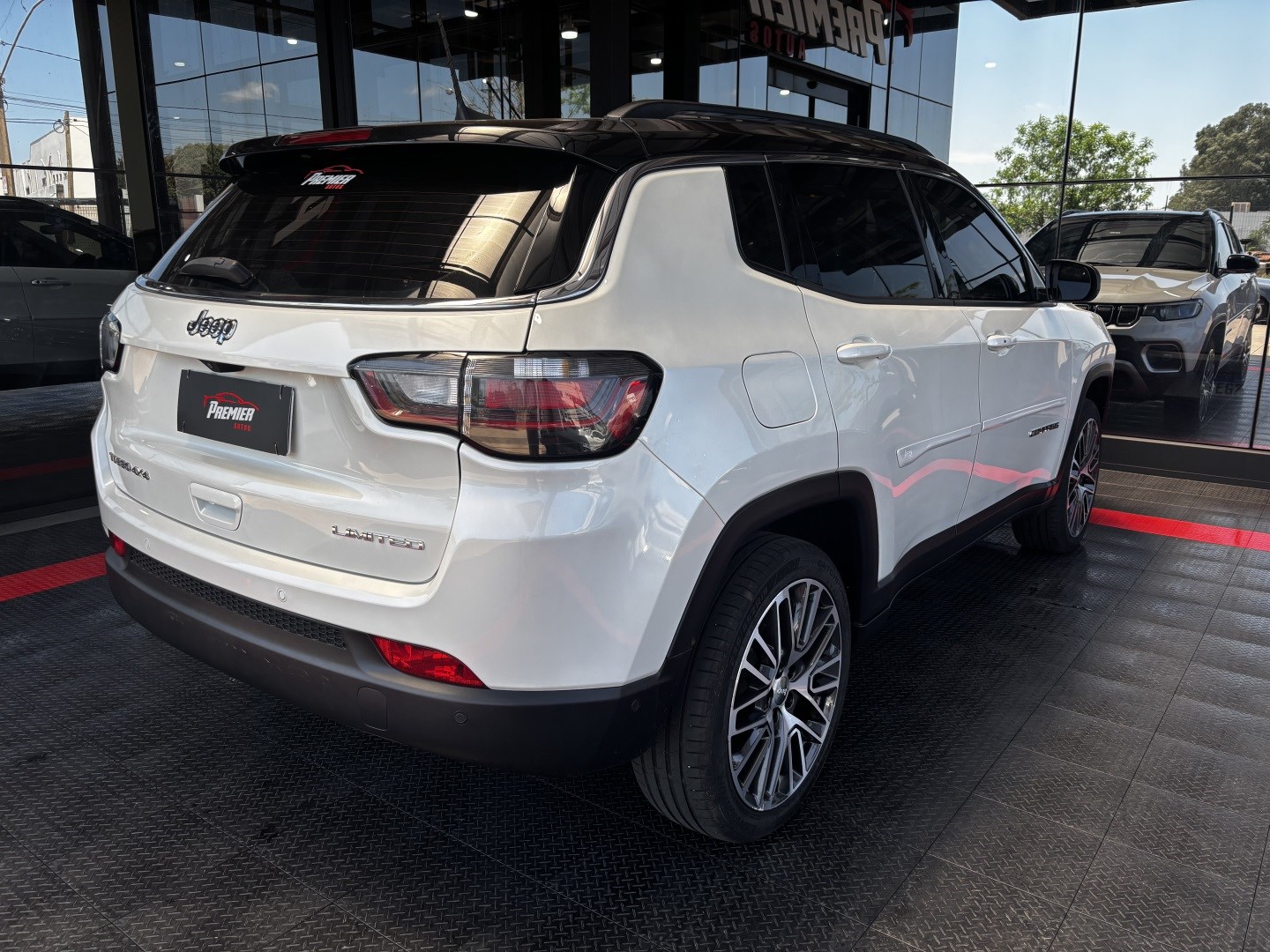 Jeep Compass 2.0 TD350 Turbo Diesel Limited AT9 — foto 9 de 13