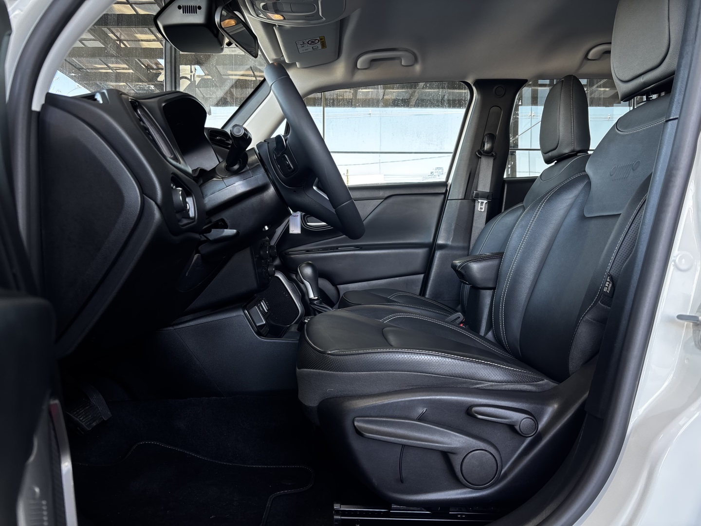 Jeep Renegade 1.3 T270 Turbo Flex Longitude AT6 — foto 5 de 13