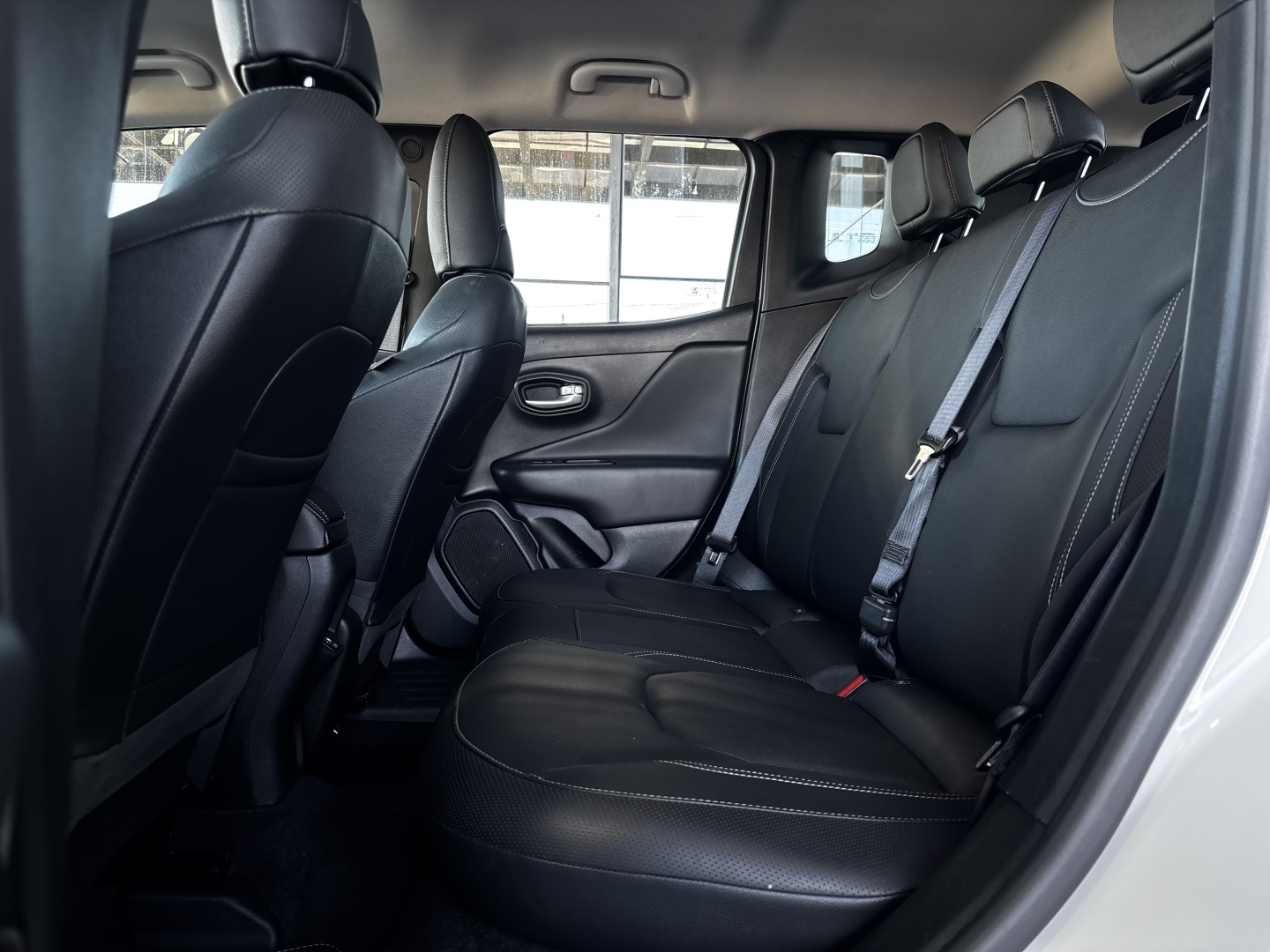 Jeep Renegade 1.3 T270 Turbo Flex Longitude AT6 — foto 6 de 13