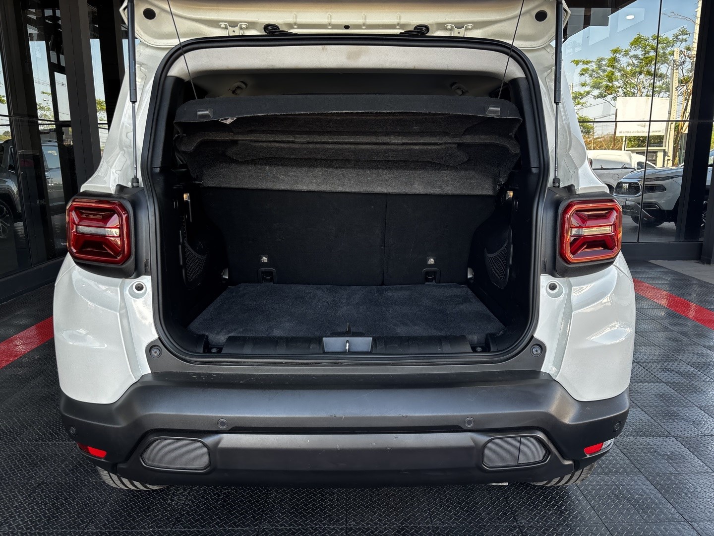 Jeep Renegade 1.3 T270 Turbo Flex Longitude AT6 — foto 11 de 13