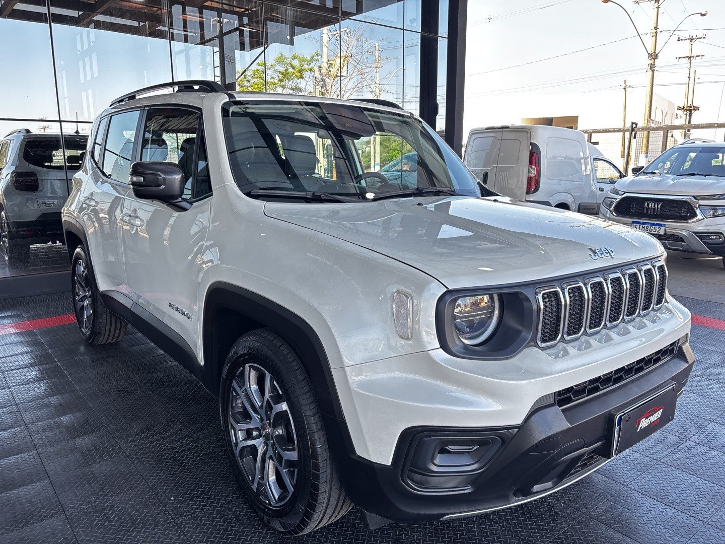 Jeep Renegade 1.3 T270 Turbo Flex Longitude AT6 — foto 3 de 13