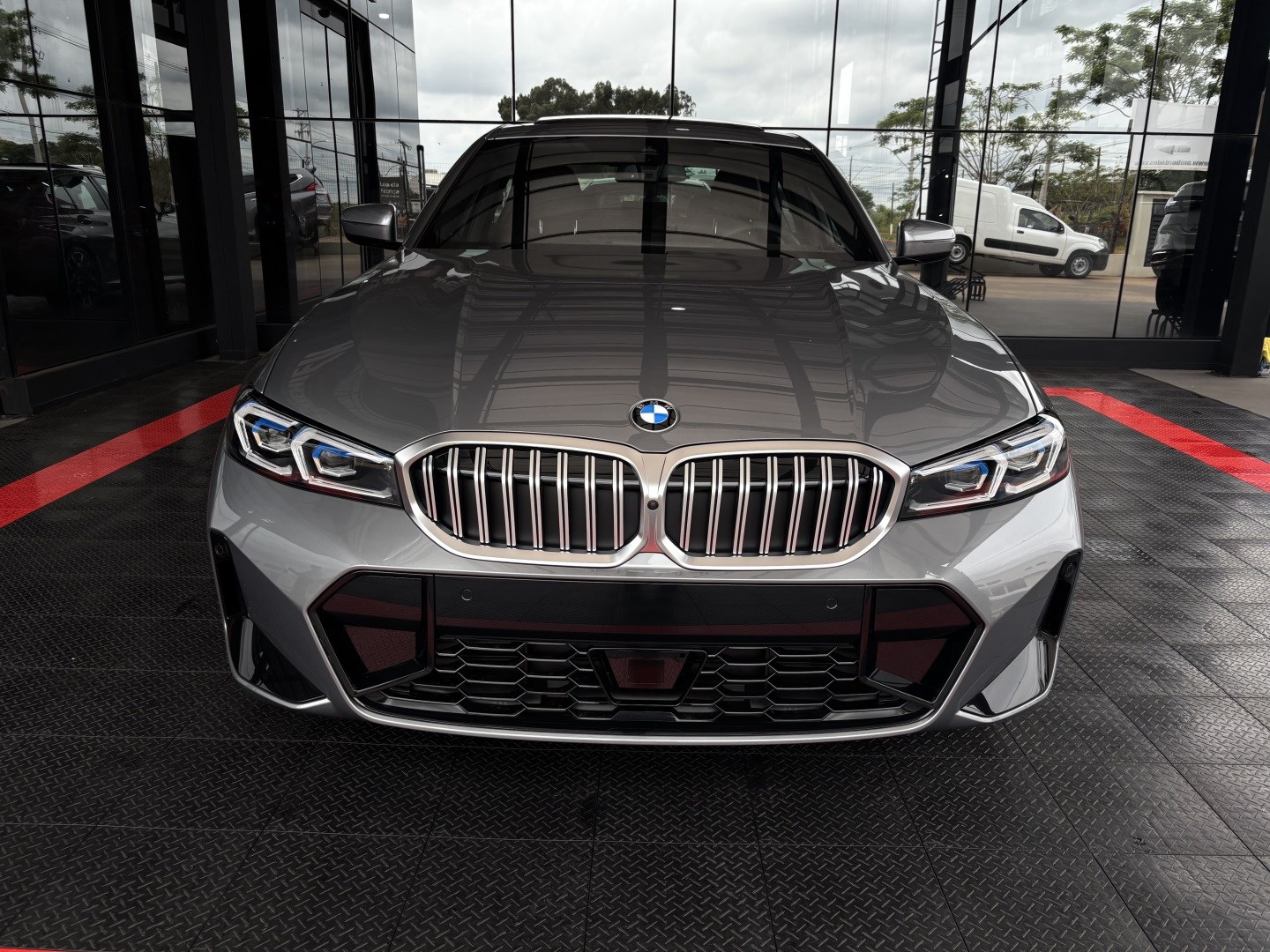 BMW 320i 2.0 16V Turbo Flex M Sport Automático — foto 2 de 13