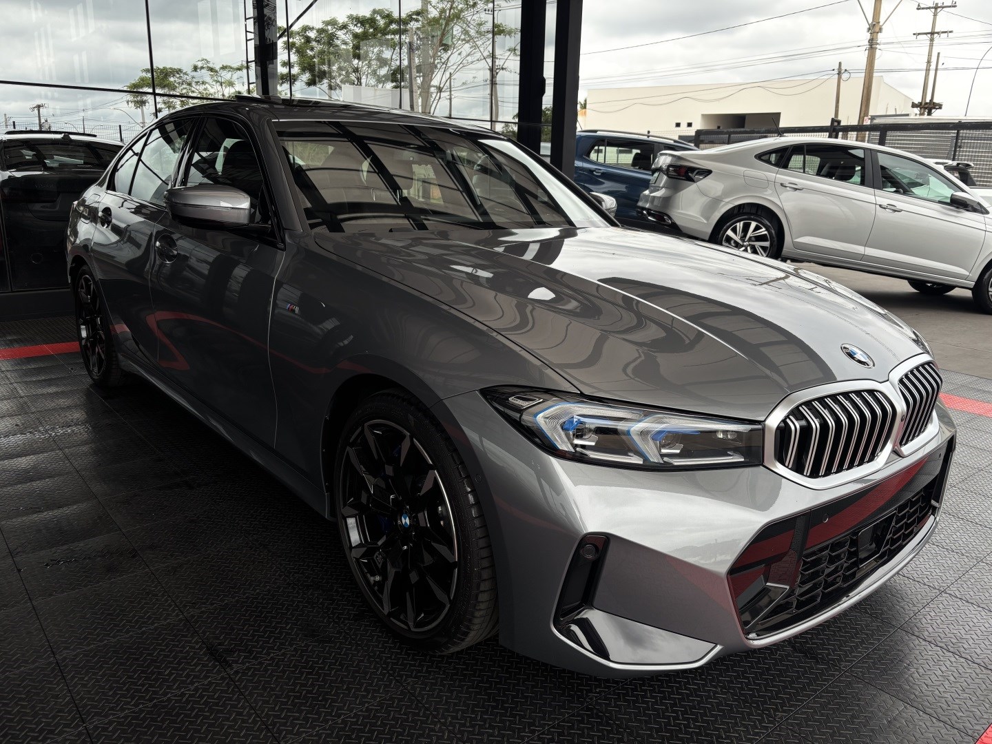 BMW 320i 2.0 16V Turbo Flex M Sport Automático — foto 3 de 13