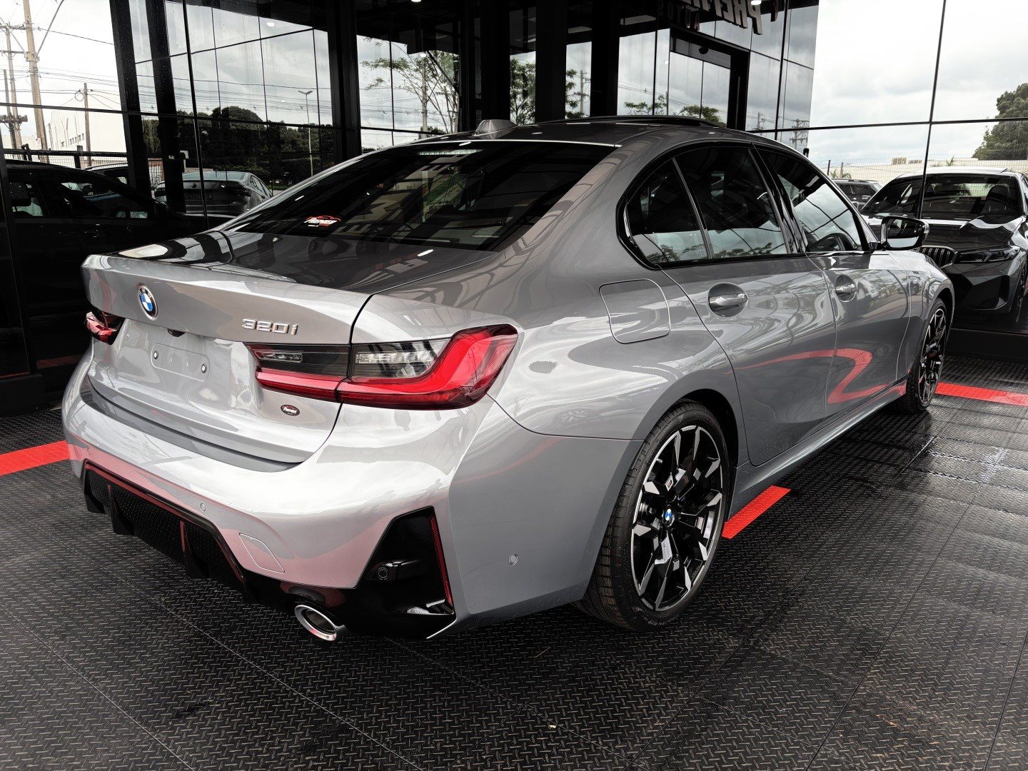 BMW 320i 2.0 16V Turbo Flex M Sport Automático — foto 9 de 13