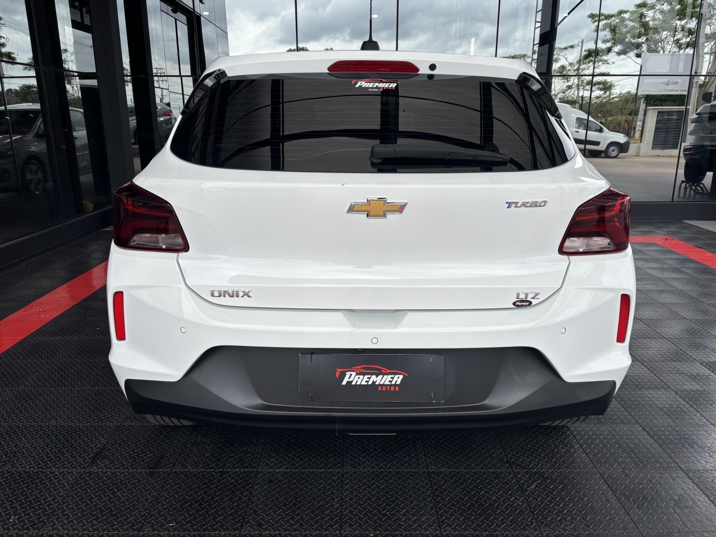 Chevrolet Onix 1.0 Turbo Flex LTZ Automático — foto 10 de 13