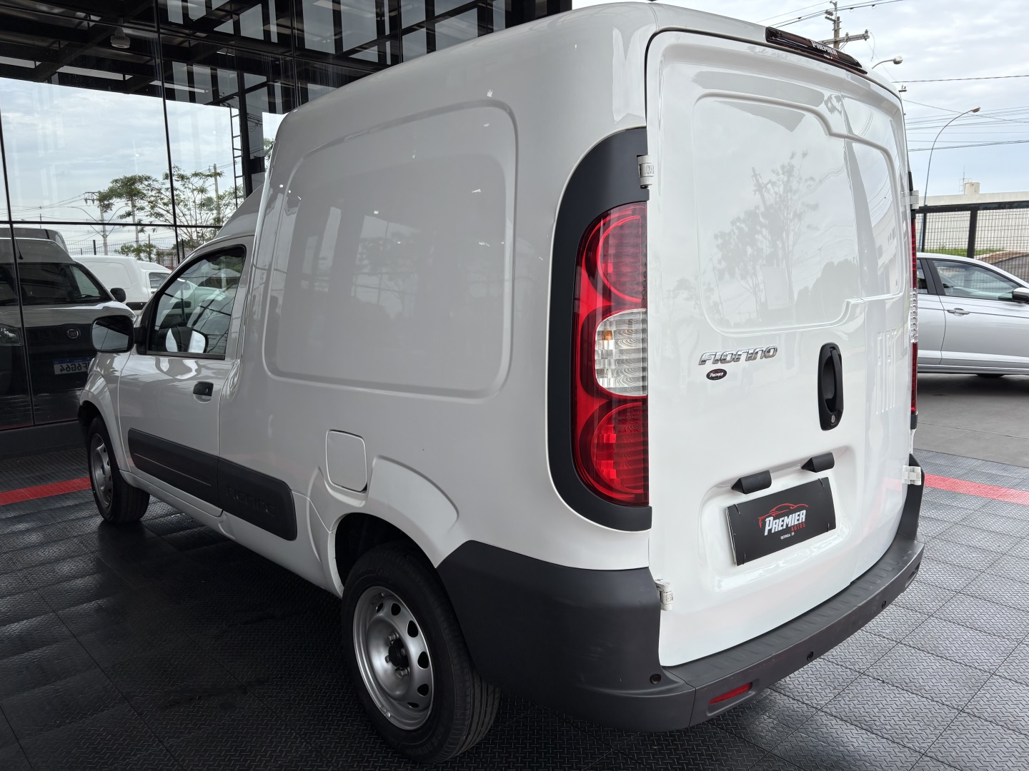 Fiat Fiorino 1.4 MPI Furgão Hard Working 8V Flex 2P Manual — foto 9 de 12
