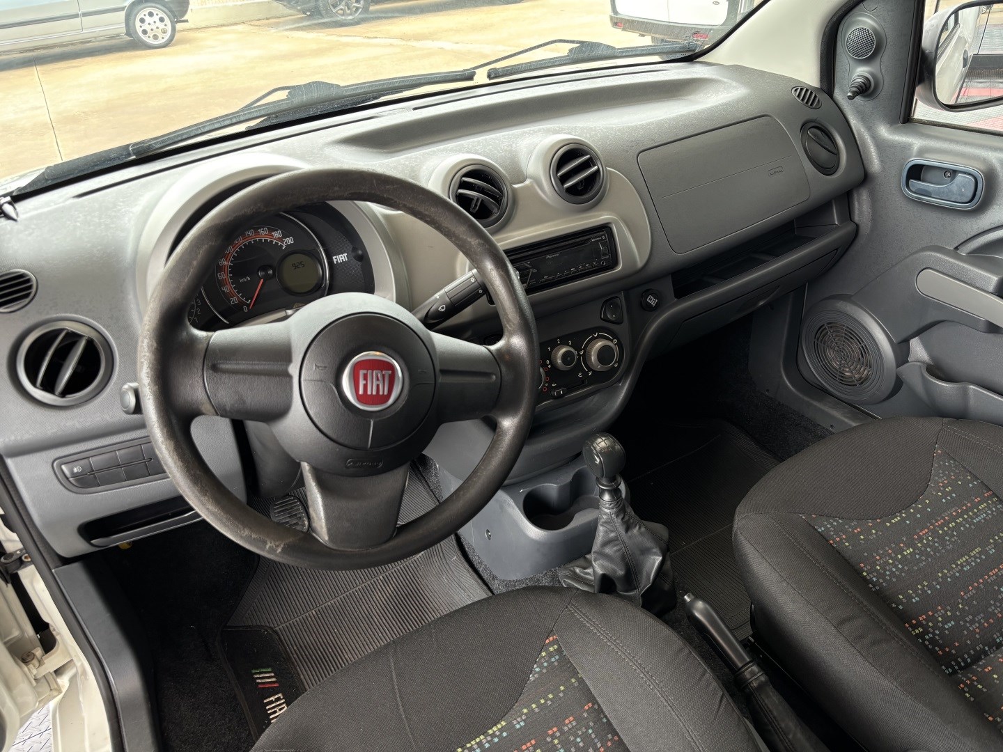 Fiat Fiorino 1.4 MPI Furgão Hard Working 8V Flex 2P Manual — foto 6 de 12