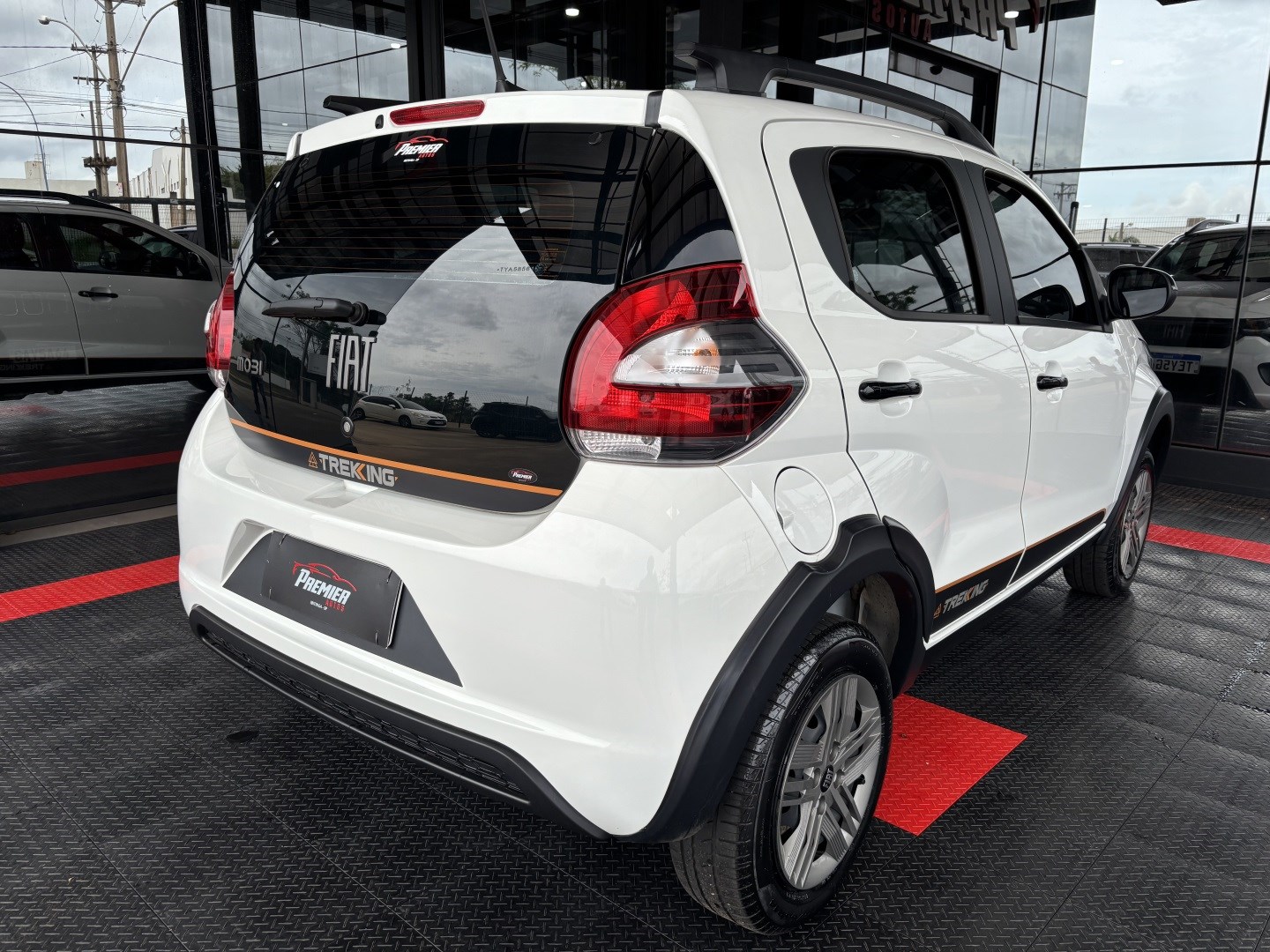 Fiat Mobi 1.0 Firefly Flex Trekking Manual — foto 12 de 13