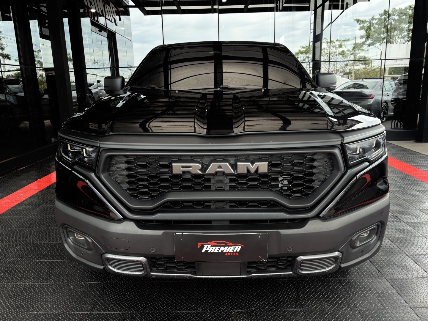 Ram Rampage 2.0 Turbo Diesel Rebel 4X4 Automático — foto 2 de 13