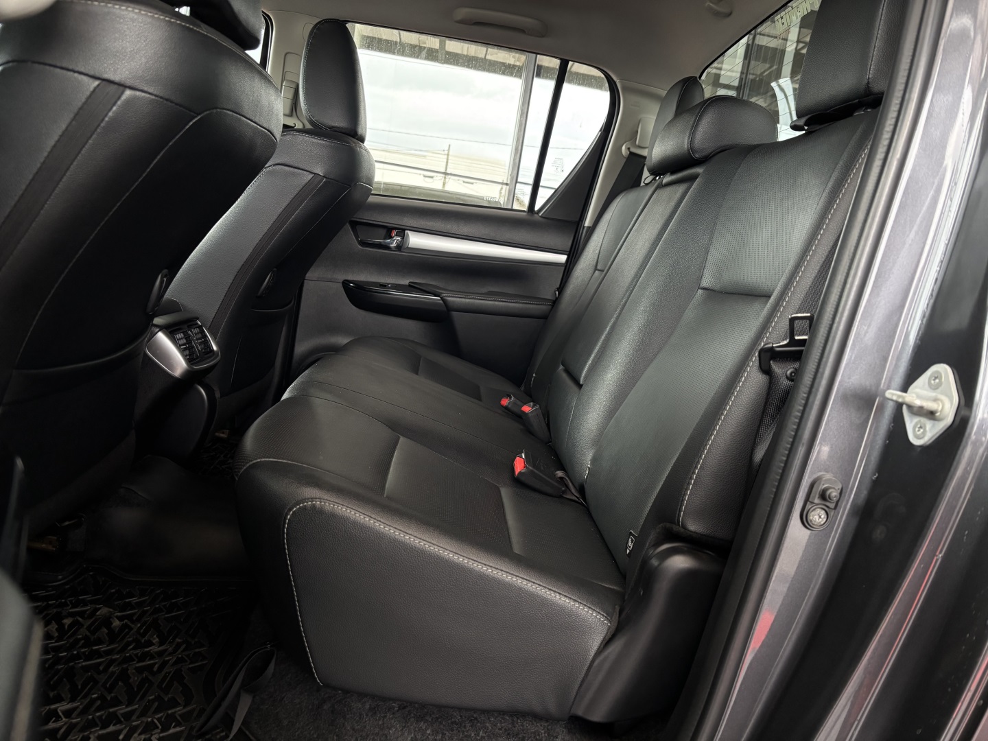 Toyota Hilux 2.8 D-4D Turbo Diesel CD SRX 4X4 Automático — foto 6 de 13