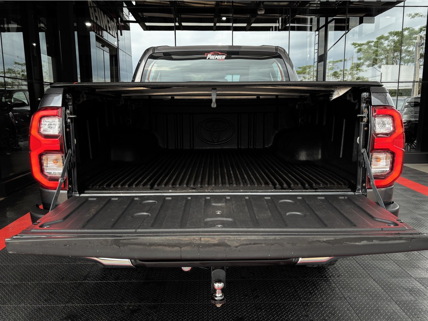 Toyota Hilux 2.8 D-4D Turbo Diesel CD SRX 4X4 Automático — foto 11 de 13