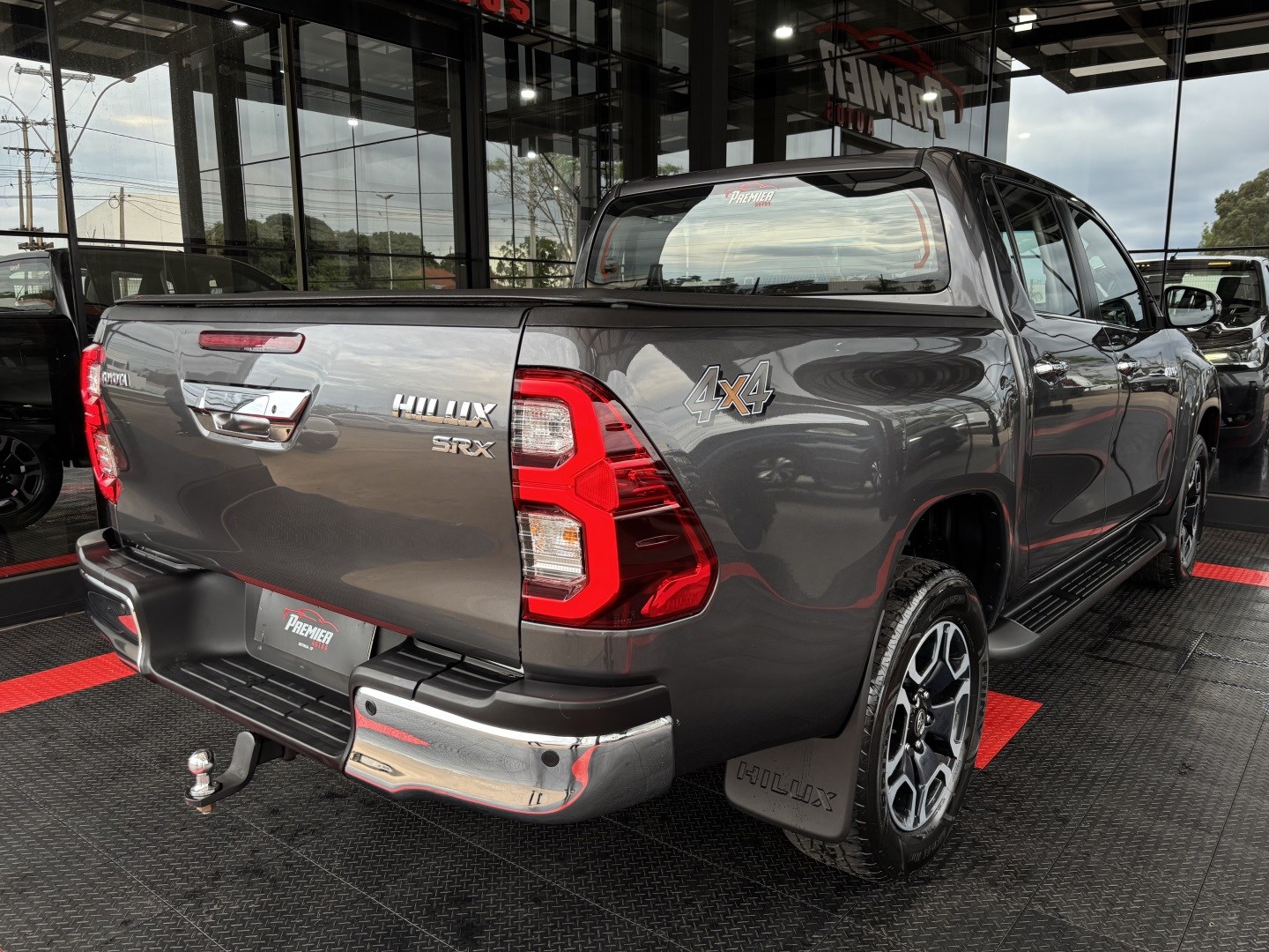 Toyota Hilux 2.8 D-4D Turbo Diesel CD SRX 4X4 Automático — foto 9 de 13
