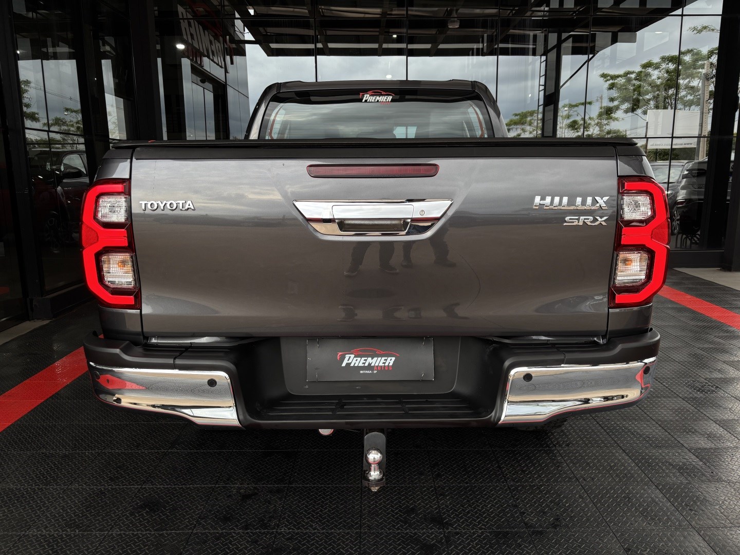 Toyota Hilux 2.8 D-4D Turbo Diesel CD SRX 4X4 Automático — foto 8 de 13