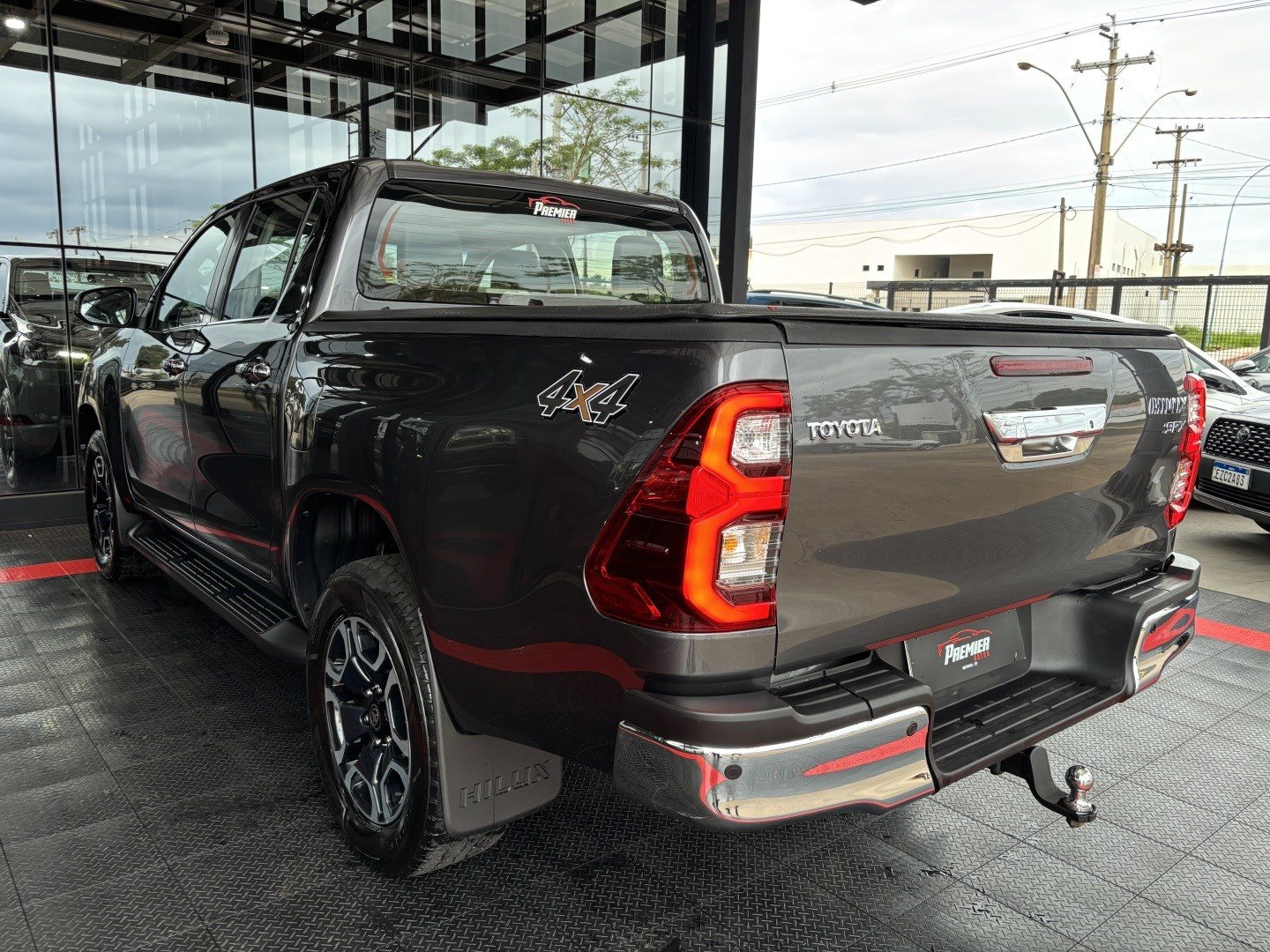 Toyota Hilux 2.8 D-4D Turbo Diesel CD SRX 4X4 Automático — foto 10 de 13