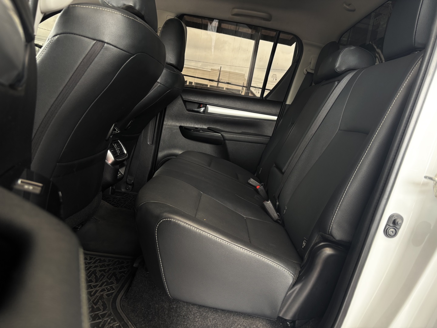 Toyota Hilux 2.8 D-4D Turbo Diesel CD SRX 4X4 Automático — foto 6 de 13