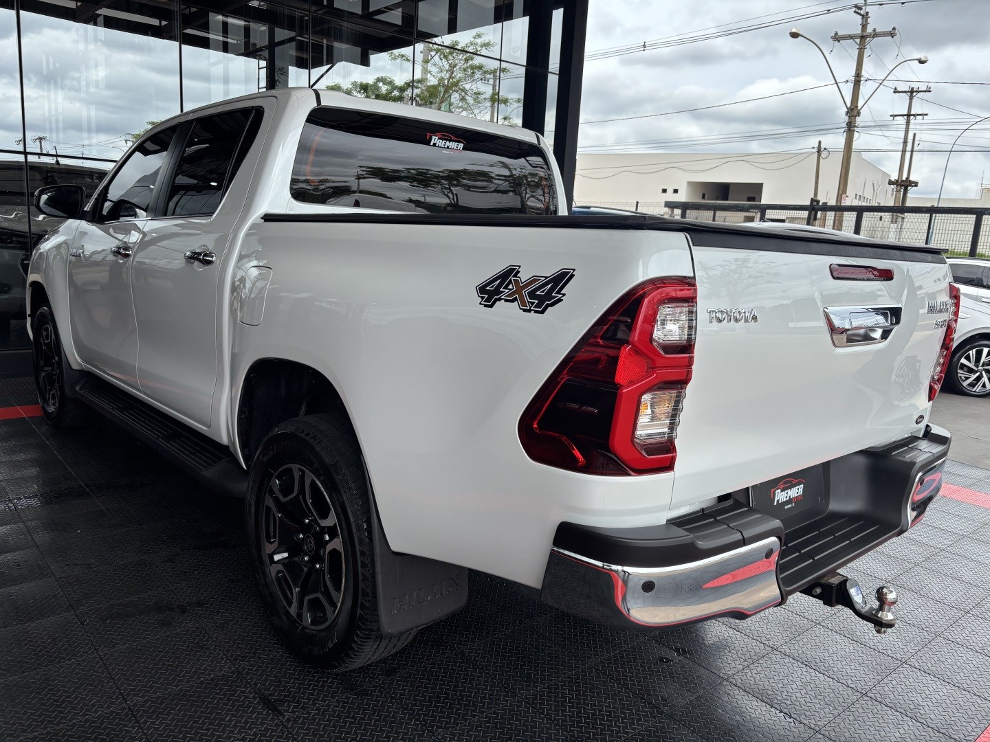 Toyota Hilux 2.8 D-4D Turbo Diesel CD SRX 4X4 Automático — foto 10 de 13