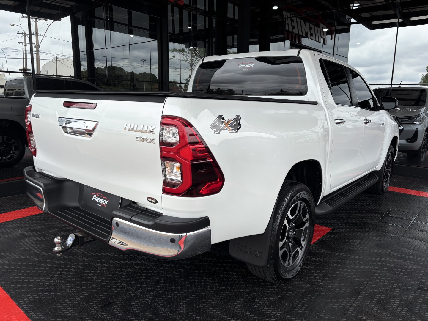 Toyota Hilux 2.8 D-4D Turbo Diesel CD SRX 4X4 Automático — foto 9 de 13