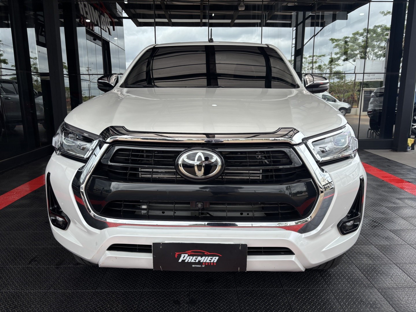Toyota Hilux 2.8 D-4D Turbo Diesel CD SRX 4X4 Automático — foto 3 de 13