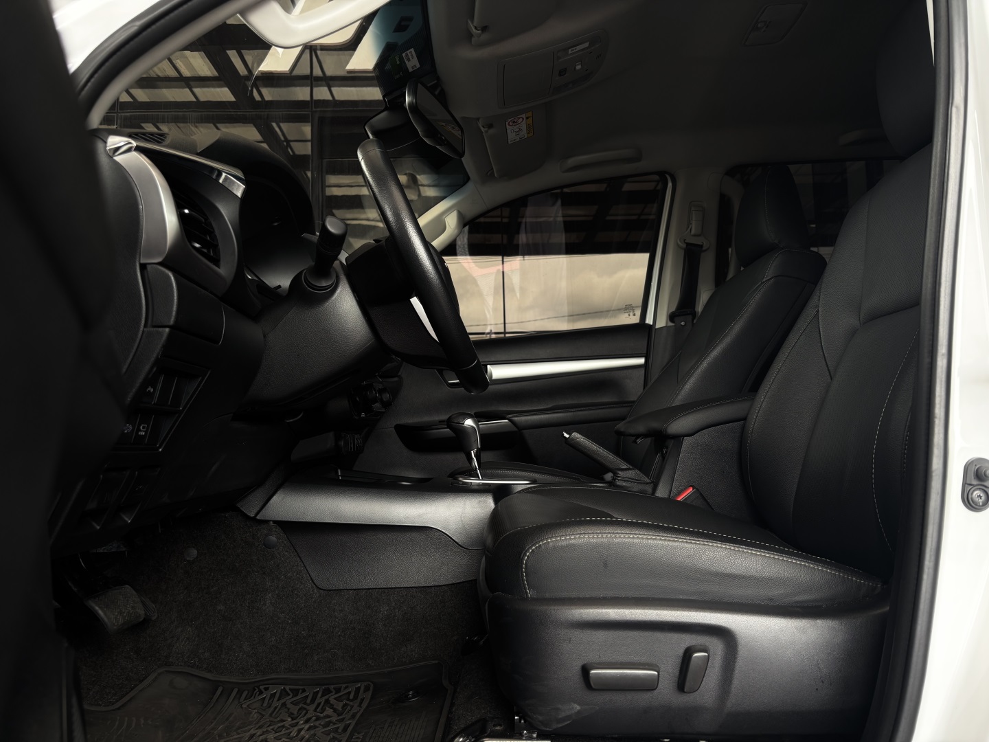 Toyota Hilux 2.8 D-4D Turbo Diesel CD SRX 4X4 Automático — foto 5 de 13