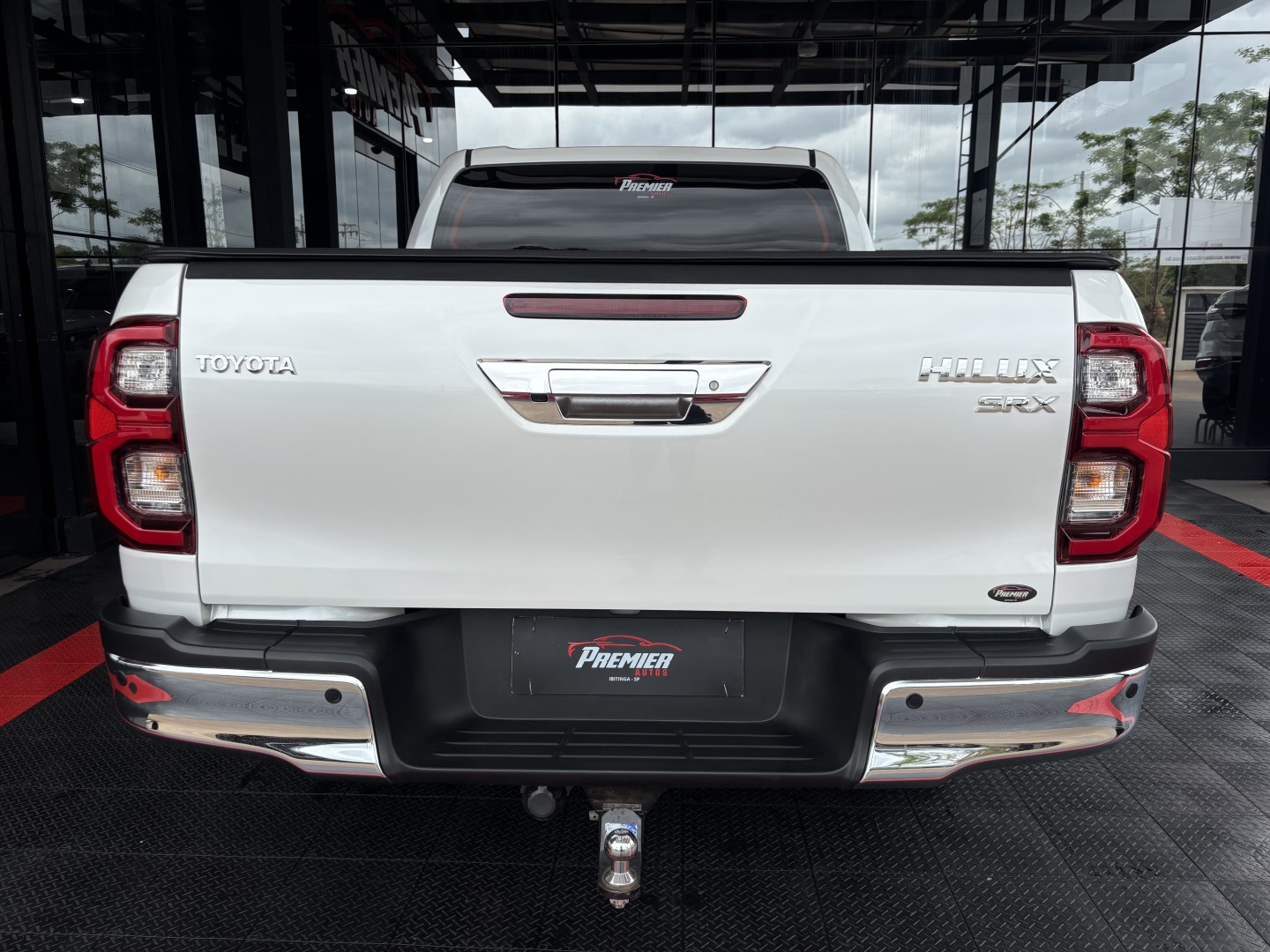 Toyota Hilux 2.8 D-4D Turbo Diesel CD SRX 4X4 Automático — foto 8 de 13
