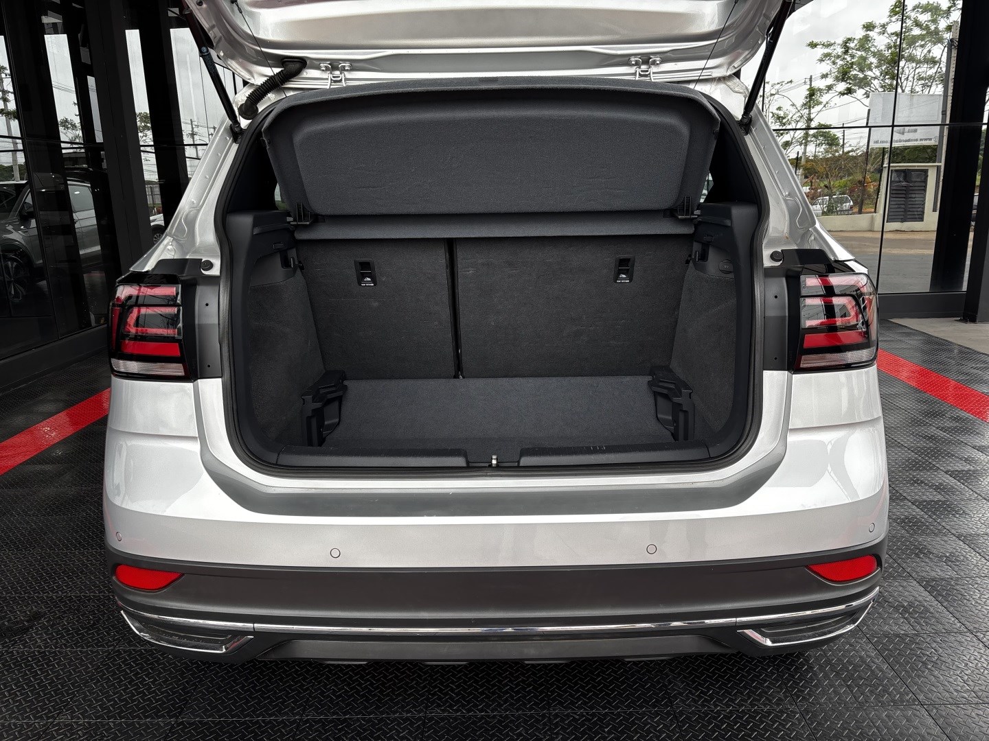 Volkswagen T-Cross 1.0 200 TSI Total Flex Automático — foto 11 de 13