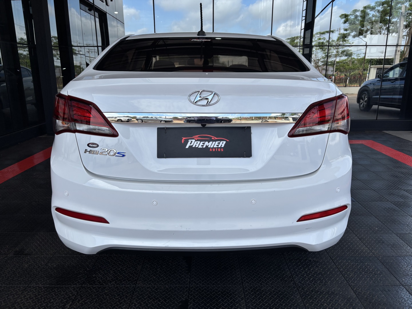 Hyundai HB20S 1.0 Comfort Plus 12V Flex 4P Manual — foto 8 de 13