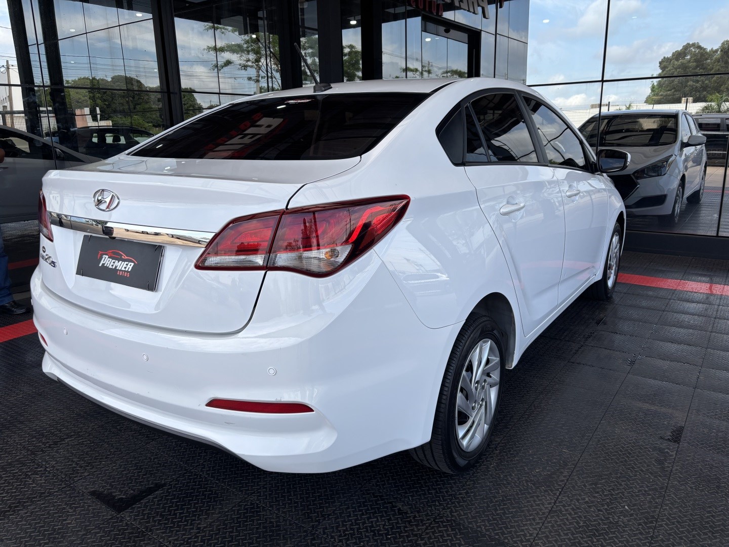 Hyundai HB20S 1.0 Comfort Plus 12V Flex 4P Manual — foto 9 de 13